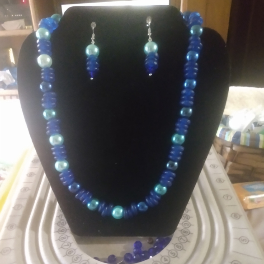 Two piece blue and green necklace set